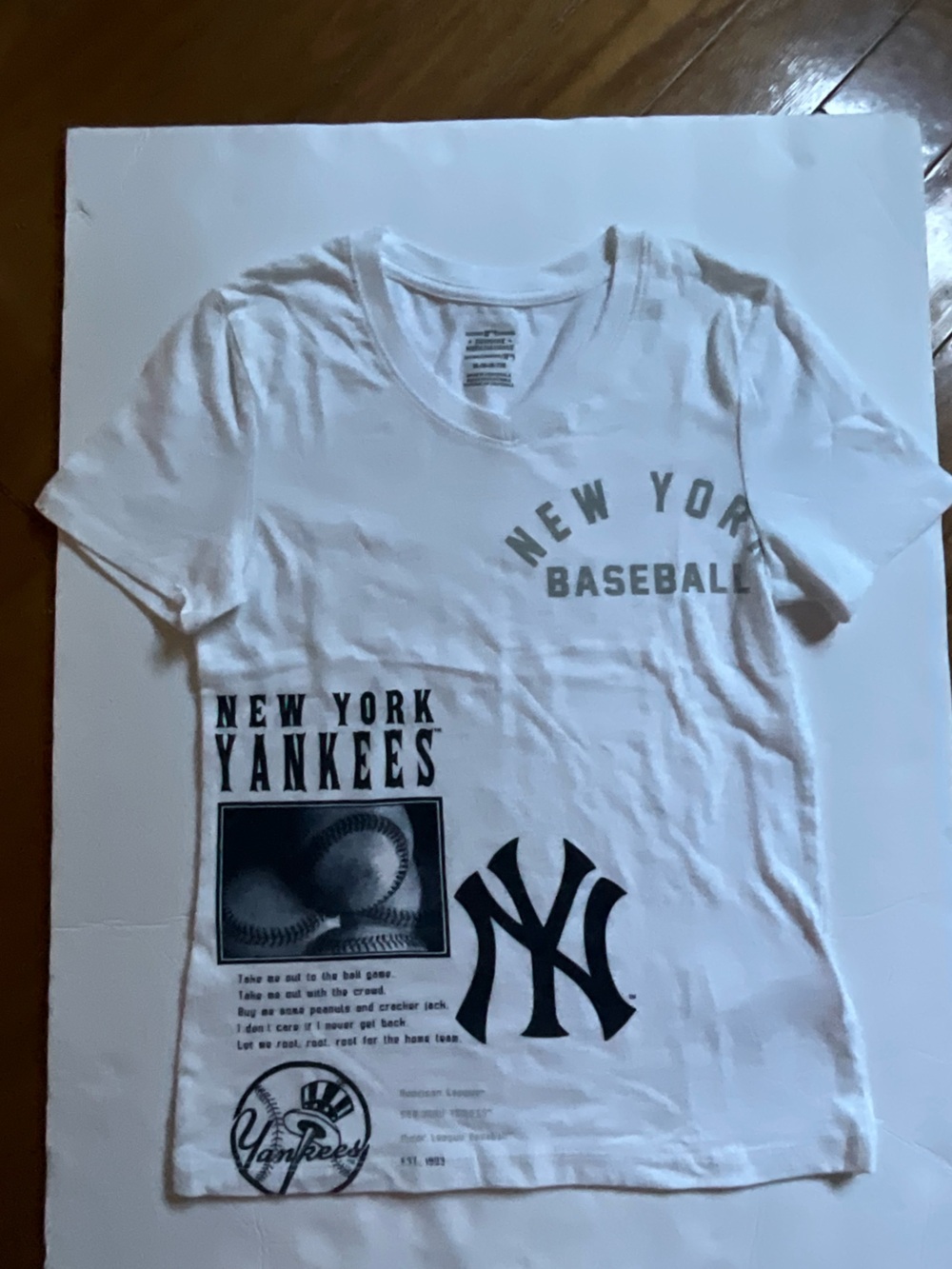 Genuine Merchandise White New York Yankees Graphic Tee SZ 7/8